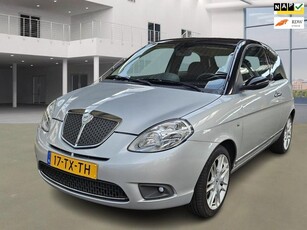 Lancia Ypsilon 1.4-16V Oro