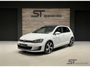 Volkswagen Golf 2.0 TSI GTI PerformancePano Leder Harman