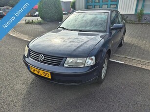 Volkswagen Passat 1.6 Trendline Apk 11-24 (bj 1998)