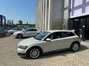 Volvo C30 1.8 Momentum ZEER NETTE AUTO! GOED ONDERHOUDEN!