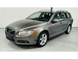 Volvo V70 2.5FT Summum AUTOMAAT / LEER