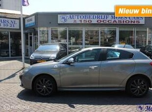 Alfa Romeo GIULIETTA 1.4 T DISTINCTIVE / PDC / CLIMATE / NAVI