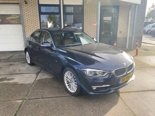 BMW 3-serie 320i Luxury Leer Navi