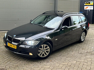 BMW 3-serie Touring 318i High Executive / NETTE AUTO / RIJDT SCHAKELT GOED / NAP