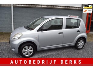 Daihatsu Sirion 2 1.0-12V Slim 5Drs Stuurbekrachtiging APK