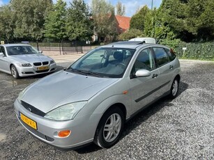 Ford Focus 1.4-16V SCHUIFDAK! AIRCO! TREKHAAK! (bj 2001)