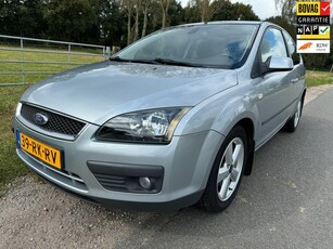 Ford Focus 1.6-16V First Edition met airco en trekhaak