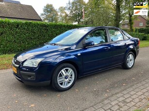 Ford Focus 1.6-16V Ghia AUTOMAAT Luxe Uitvoering! ZEER MOOI