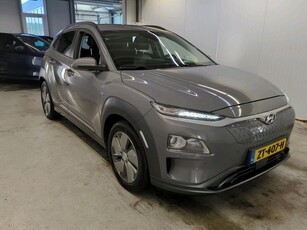 Hyundai KONA EV Premium 64 kWh (INCL-BTW) *VOLLEDER