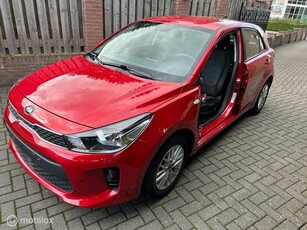 Kia Rio 1.2 met deurschade