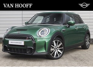 MINI Hatchback Cooper S Classic Automaat / Premium Go Pakket / Achteruitrijcamera / Sportstoelen / L