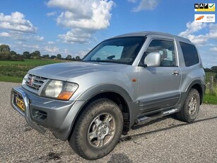 Mitsubishi Pajero 3.2 Di-D GLS HR airco 4x4 grijskenteken