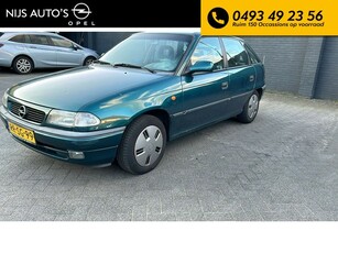 Opel Astra 1.6i tailgate X1.6SZR met 4 winterbanden