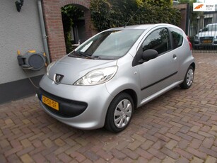 Peugeot 107 1.0-12V XR bj 2006 apk 28-9-2025 1450 euro