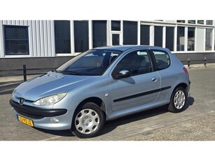 Peugeot 206 1.4-16V Gentry/Climate control/APK/Lage stand!