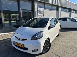 Toyota Aygo 1.0-12V Dynamic Navigator (bj 2012)