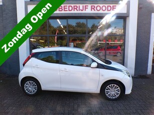 Toyota Aygo 1.0 VVT-i x-play AIRCO, CAMERA ,NIEUWE APK !!