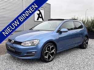 Volkswagen Golf 1.2 TSI CUP Edition PanodakNaviPDCMedia