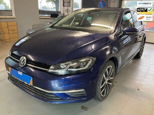 Volkswagen Golf 1.5 TSI, PANO, NAVI, CAMERA, DEALEROH!