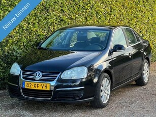 Volkswagen Jetta 1.6 FSI Comfortline Nieuwe distributie apk