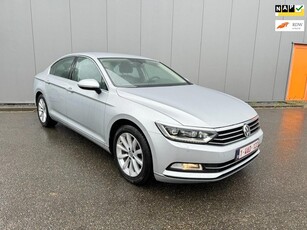 Volkswagen Passat 1.6 TDI Highline sedan full options navi