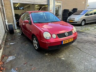 Volkswagen Polo 1.4-16V Benzine AUTOMAAT rijdt schakelt