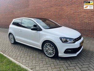 Volkswagen Polo 1.4-16V Highline R-line Navi Cruise