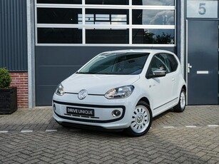 Volkswagen Up! White up 1.0 high up! BlueMotion, Complete