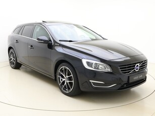 Volvo V60 2.4 D6 AWD Plug-In Hybrid Summum / Xenon / 18inch