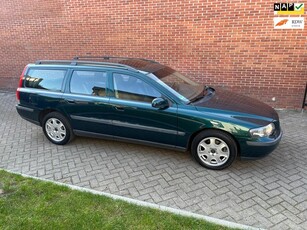 Volvo V70 2.4 T Geartr. Motorschade