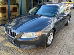 Volvo V70 2.5T Momentum 200PK LEER / NAVI / YOUNGTIMER