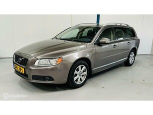 Volvo V70 2.5T Momentum YOUNGTIMER / LEER / XENON