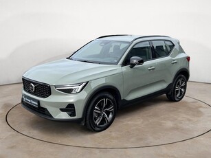 Volvo XC40 2.0 B3 Plus Dark 18