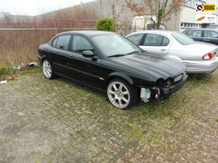 Jaguar X-type 2.5 V6 Sport en nog een ander 95-LH-ST 3.0 V6