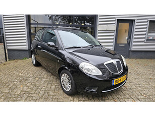 Lancia Ypsilon 1.2 Argento **SCHUIFDAK-AIRCO-APK**