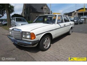 Mercedes-Benz 200-serie 200 D