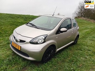 Toyota Aygo 1.0i 12V Calvin Klein Groot scherm Navi