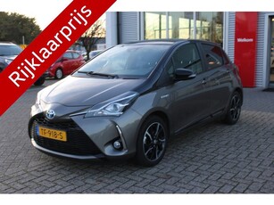 Toyota Yaris 1.5 Hybrid Bi-Tone met trekhaak voor de