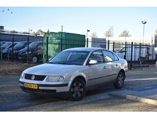 Volkswagen Passat 1.6 Comfortline ( HANDEL OF EXPORT )