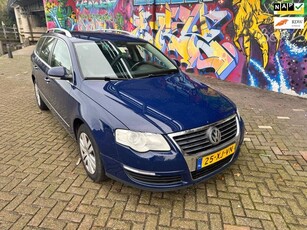 Volkswagen Passat Variant 1.6 FSI Highline Business leer