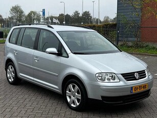 Volkswagen Touran 2.0-16V FSI Business • LEES BESCHRIJVING •