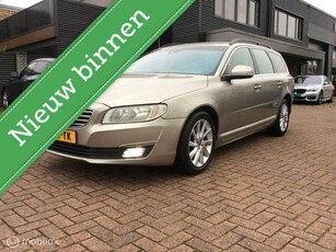 Volvo V70 2.0 T5 Dynamic Edition Leder Airco Dakrail