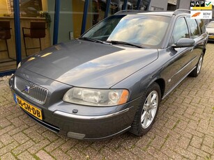 Volvo V70 2.4 D5 Summum LEER / NAVI / YOUNGTIMER