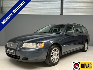 Volvo V70 2.4 Momentum CruiseTrekhaakClima (bj 2006)