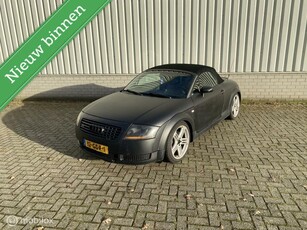 Audi TT Roadster 1.8 5V Turbo zwart wrap