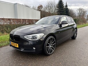 BMW 1-serie 116i Business+ / AUTOMAAT / NAVI / CRUISE