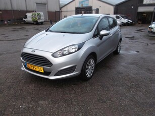 Ford Fiesta 1.0 Champion airco navi tik in de motor