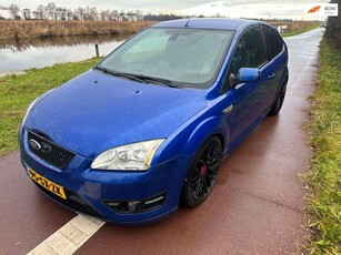 Ford Focus 2.5-20V ST lees advertentie voor meer informatie