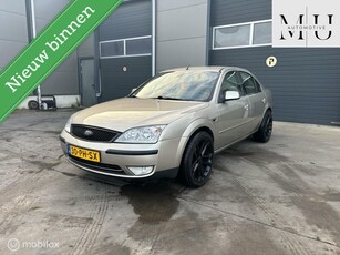 Ford Mondeo 2.0-16V Ghia Executive AUTOMAAT!!!