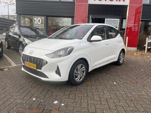 Hyundai i10 1.0 Premium Two-Tone Trekhaak Navigatie